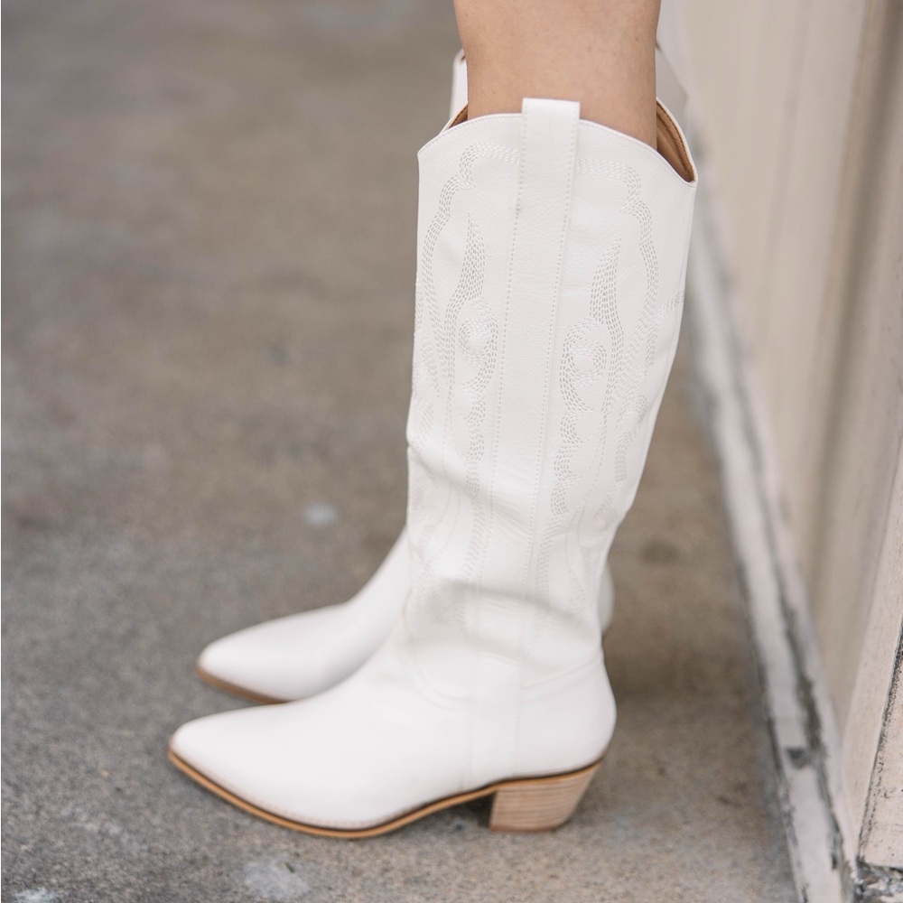 tall white cowgirl boots